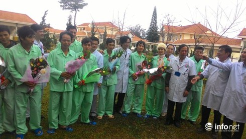 Niềm vui xuất viện của nạn nhân vụ sập hầm thủy điện - ảnh 7