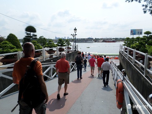 Ngưng hoạt động bến cảng du lịch Bạch Đằng, TP.HCM: DN rơi vào thế khó - ảnh 1