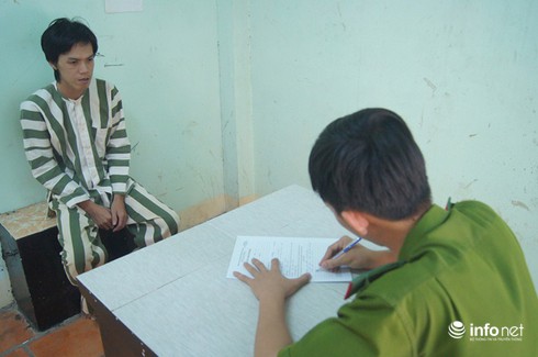 Mang 600 tờ tiền giả đi mua thẻ cào điện thoại - ảnh 1