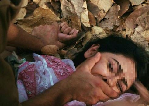 Lang thang tìm việc làm, cô gái bị gã