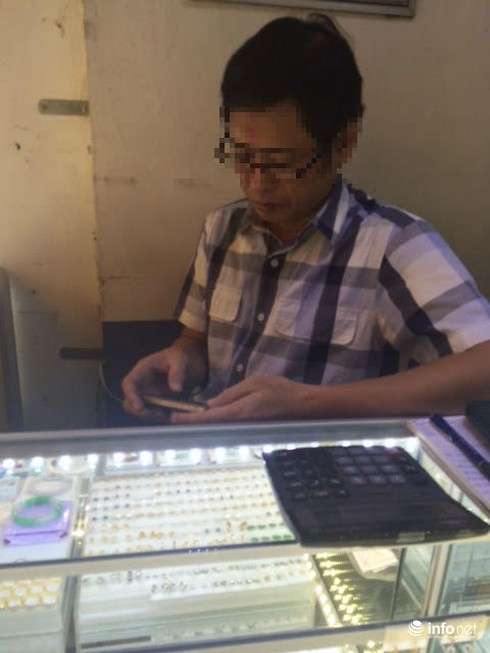 Bà bầu thủ dao đi cướp tiệm vàng ở trung tâm Sài Gòn - ảnh 2