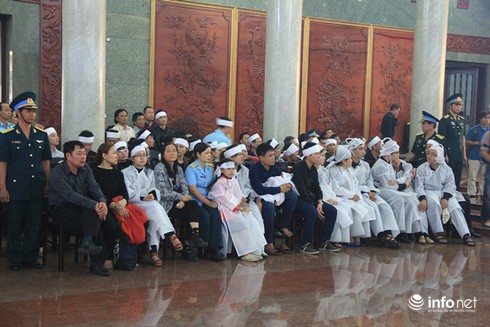 Toàn cảnh Lễ viếng và truy điệu 4 chiến sỹ hi sinh trong vụ UH-1 rơi - ảnh 10