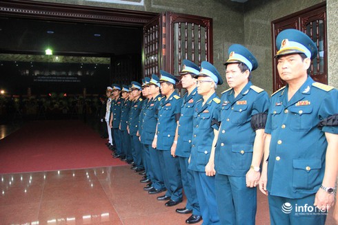 Toàn cảnh Lễ viếng và truy điệu 4 chiến sỹ hi sinh trong vụ UH-1 rơi - ảnh 9