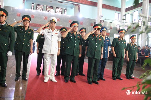 Toàn cảnh Lễ viếng và truy điệu 4 chiến sỹ hi sinh trong vụ UH-1 rơi - ảnh 11