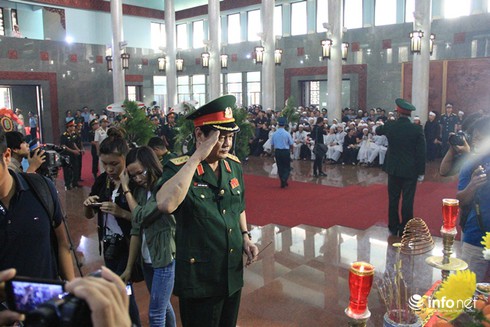 Toàn cảnh Lễ viếng và truy điệu 4 chiến sỹ hi sinh trong vụ UH-1 rơi - ảnh 12