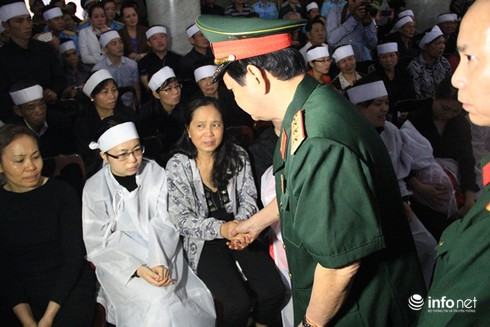 Toàn cảnh Lễ viếng và truy điệu 4 chiến sỹ hi sinh trong vụ UH-1 rơi - ảnh 13