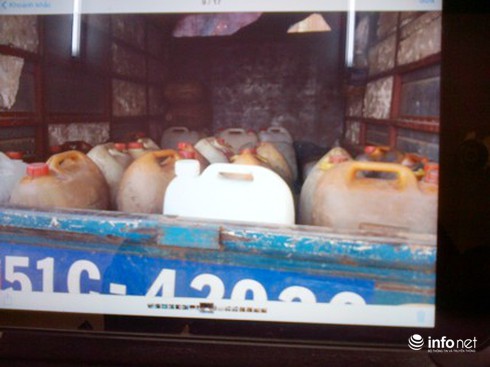 Lại bắt quả tang nhân viên Vinapco ăn trộm xăng máy bay - ảnh 2