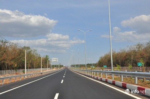 Tất bật cho ngày thông xe cao tốc hơn 900 triệu USD - ảnh 1