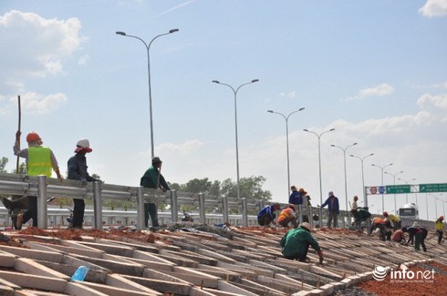 Tất bật cho ngày thông xe cao tốc hơn 900 triệu USD - ảnh 8