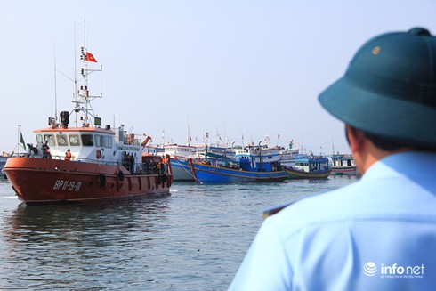 Huy động thêm 3 tàu Hải quân dò quét và đặc công nước tìm kiếm Su22 - ảnh 2