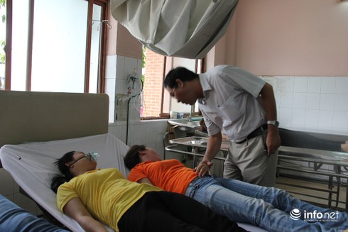 Gần 100 công nhân nhập viện sau bữa cơm trưa nghi do ngộ độc - ảnh 2