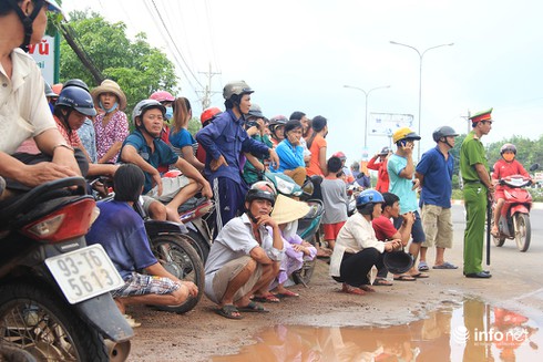 Hai nghi can vụ thảm sát ở Bình Phước diễn lại cách đột nhập nhà nạn nhân - ảnh 7