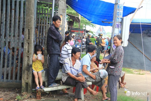 Hai nghi can vụ thảm sát ở Bình Phước diễn lại cách đột nhập nhà nạn nhân - ảnh 11