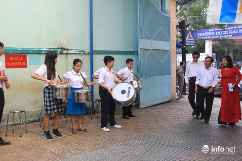 TP.HCM: Xúc động hình ảnh lễ khai giảng của học sinh khiếm thị - ảnh 4