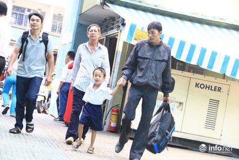 TP.HCM: Xúc động hình ảnh lễ khai giảng của học sinh khiếm thị - ảnh 2