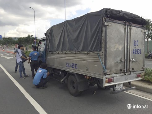 TP.HCM: Hầm Thủ Thiêm tạm đóng cửa 15 phút vì xe tải bốc khói - ảnh 1