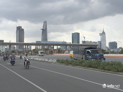 TP.HCM: Hầm Thủ Thiêm tạm đóng cửa 15 phút vì xe tải bốc khói - ảnh 2