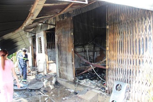 “Bà hỏa” thiêu rụi ba căn nhà vùng ven TP.HCM - ảnh 2