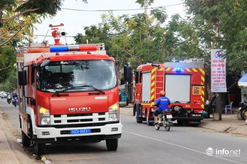 “Bà hỏa” thiêu rụi ba căn nhà vùng ven TP.HCM - ảnh 5