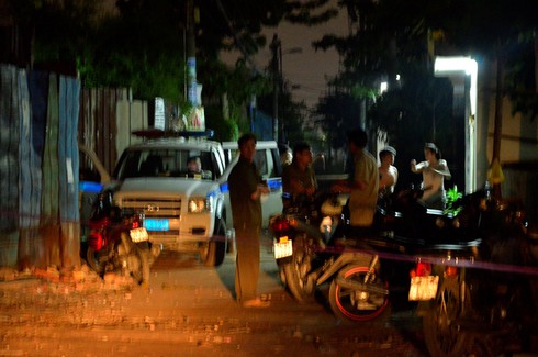 Nghi can đâm chết người đàn ông trước nhà ra đầu thú - ảnh 1