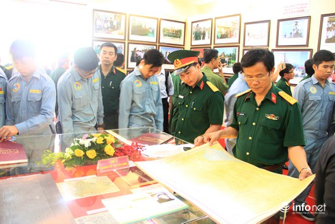 Triển lãm tư liệu, bản đồ Hoàng Sa và Trường Sa tại Bộ Tư lệnh Quân khu 7 - ảnh 10