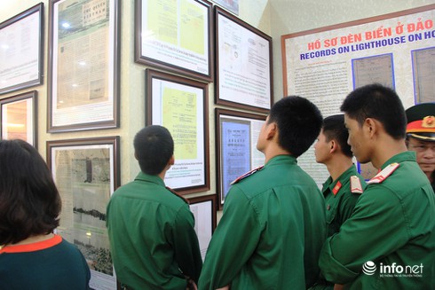 Triển lãm tư liệu, bản đồ Hoàng Sa và Trường Sa tại Bộ Tư lệnh Quân khu 7 - ảnh 13