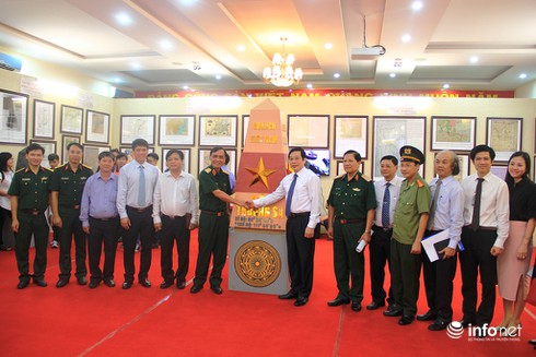 Triển lãm tư liệu, bản đồ Hoàng Sa và Trường Sa tại Bộ Tư lệnh Quân khu 7 - ảnh 15