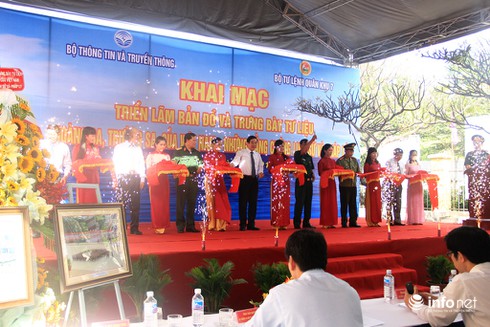 Triển lãm tư liệu, bản đồ Hoàng Sa và Trường Sa tại Bộ Tư lệnh Quân khu 7 - ảnh 4