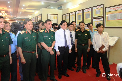 Triển lãm tư liệu, bản đồ Hoàng Sa và Trường Sa tại Bộ Tư lệnh Quân khu 7 - ảnh 7