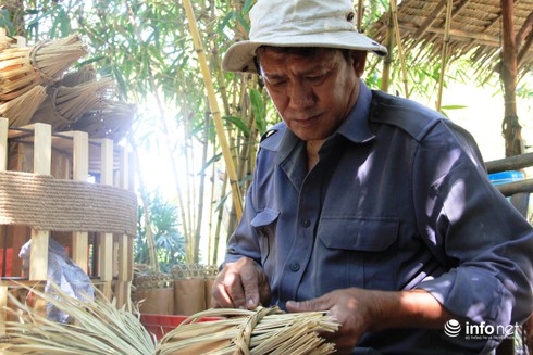 Nghệ nhân gấp rút hoàn thành tiểu cảnh đường hoa Tết Bính Thân - ảnh 10