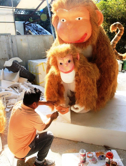 Nghệ nhân gấp rút hoàn thành tiểu cảnh đường hoa Tết Bính Thân - ảnh 1