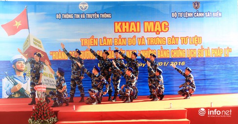 Học sinh say mê với triển lãm bản đồ, tư liệu về Hoàng Sa và Trường Sa - ảnh 5