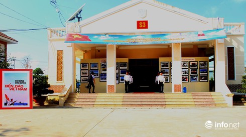 Học sinh say mê với triển lãm bản đồ, tư liệu về Hoàng Sa và Trường Sa - ảnh 16