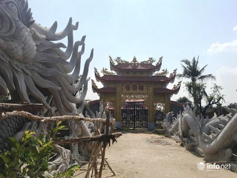 Nghệ sĩ Hoài Linh phủ nhận tin bị phá dỡ nhà thờ tổ sân khấu - ảnh 5