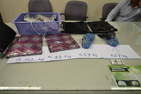 Hải quan sân bay bắt hành khách người Thái “ôm” 3kg ma túy đá - ảnh 1