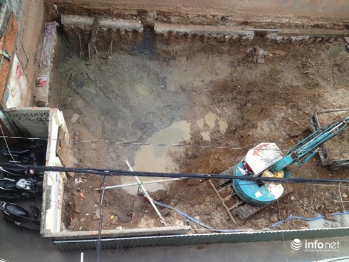 Công trình xây dựng gây sụt lún, hàng chục hộ dân di đời trong đêm - ảnh 1