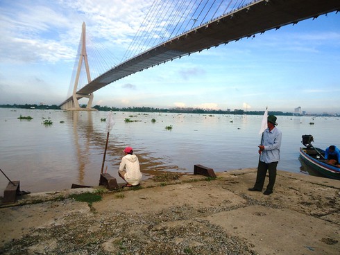 Cùng một ngày, hai thanh niên nhảy cầu Cần Thơ tự vẫn - ảnh 1