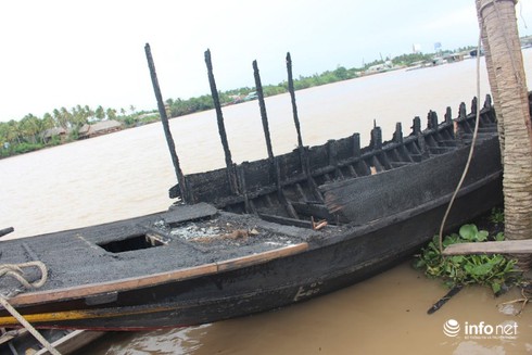 Hỏa hoạn trong đêm, 13 chiếc thuyền bị cháy rụi trên sông Tiền - ảnh 3
