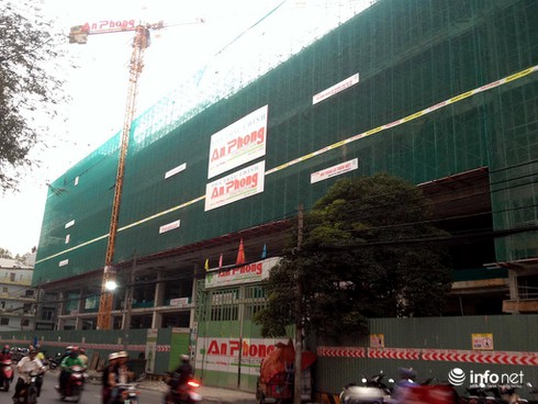 Sập giàn giáo công trình trung tâm thương mại ở TP.HCM, có công nhân bị thương - ảnh 4