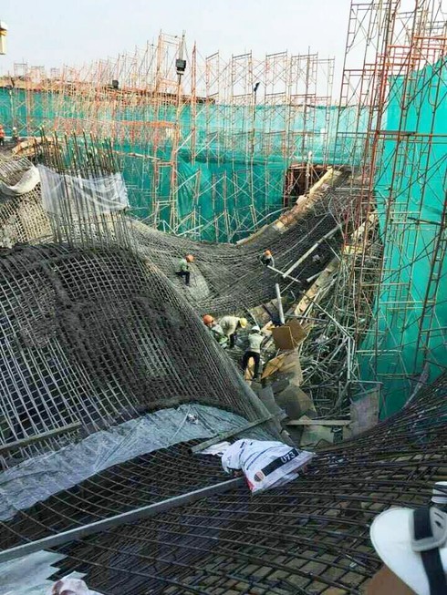 Sập giàn giáo công trình trung tâm thương mại ở TP.HCM, có công nhân bị thương - ảnh 3