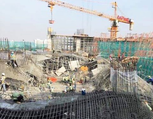 Sập giàn giáo công trình trung tâm thương mại ở TP.HCM, có công nhân bị thương - ảnh 2