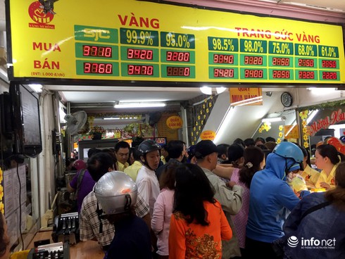 Nhiều tiệm vàng vắng hiu hắt ngày vía thần tài - ảnh 1