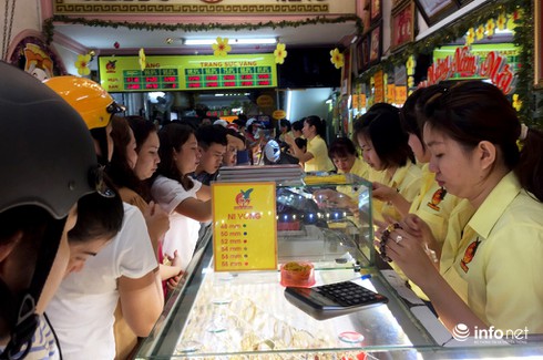 Nhiều tiệm vàng vắng hiu hắt ngày vía thần tài - ảnh 2