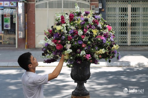 Ngắm bình hoa hồng nhập khẩu giá 70 triệu đồng đại gia tặng vợ dịp Valentin - ảnh 4