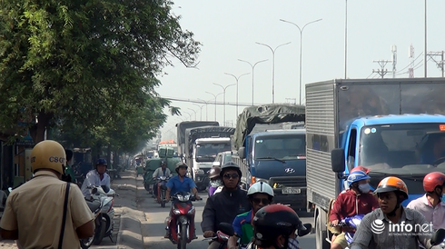 Tai nạn liên hoàn trên quốc lộ 1, ùn tắc giao thông kéo dài - ảnh 2