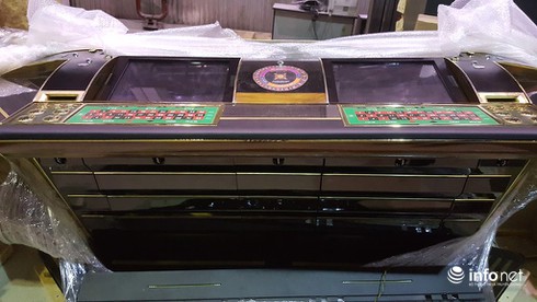 Hải quan sân bay Tân Sơn Nhất bắt vụ vận chuyển máy đánh bạc - ảnh 1