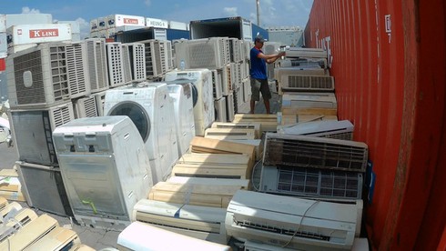 Ba container ván ép nhập khẩu “biến