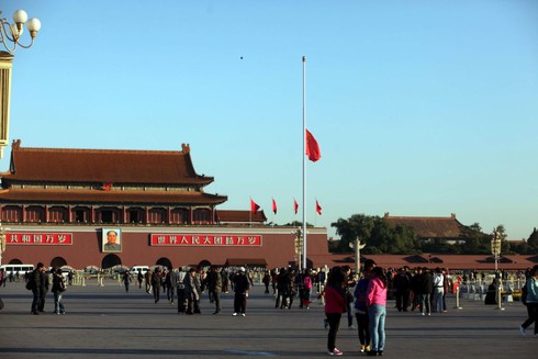 Trung Quốc treo cờ rủ tiễn đưa “Người bạn vĩ đại” - ảnh 2