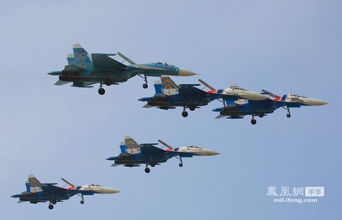 Su-27 của Nga biểu diễn tại Trung Quốc - ảnh 4