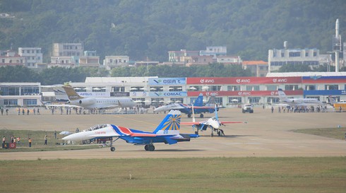 Su-27 của Nga biểu diễn tại Trung Quốc - ảnh 1